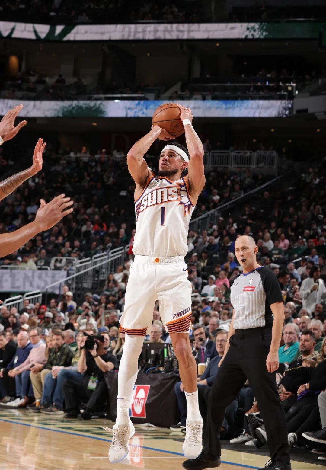 爱游戏APP包含清晨NBA总决赛焦点战，布鲁克林篮网队长鼓劲，悬念犹存，轮换策略成焦点的词条